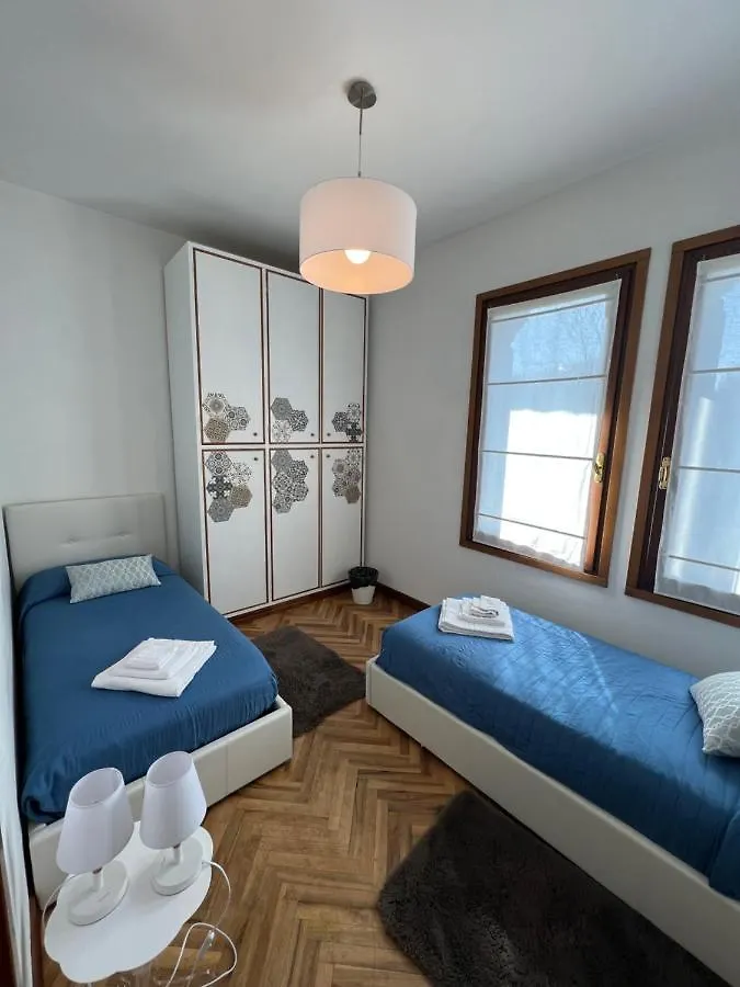Esclusivo Appartamento- 6 Persone In Villa Liberty Lido di Venezia Apartment