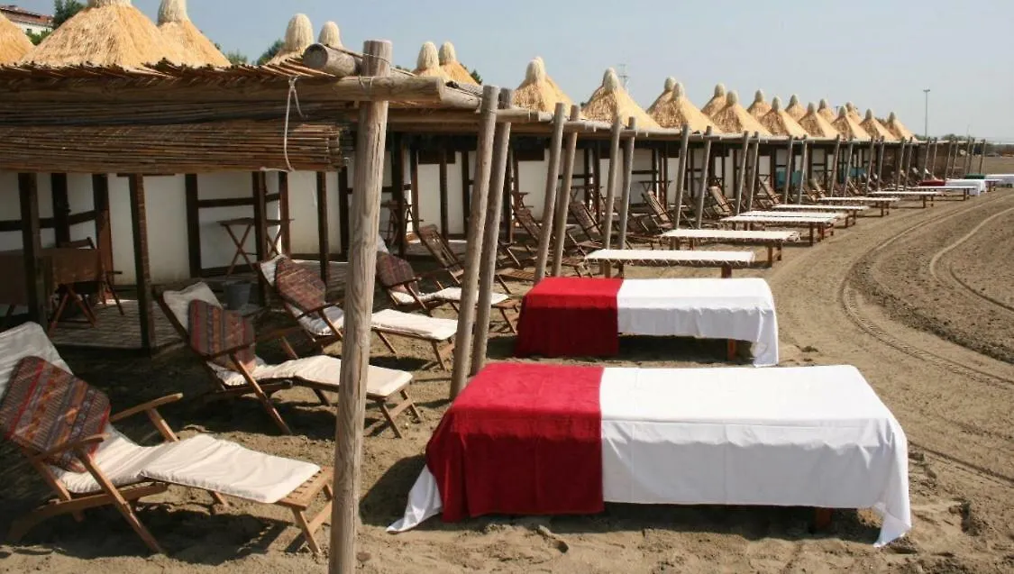 Esclusivo Appartamento- 6 Persone In Villa Liberty Lido di Venezia Italy